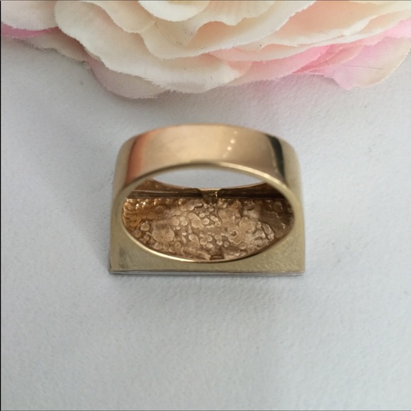 14k UNIQUE FLOWER RING - Picture 5 of 8